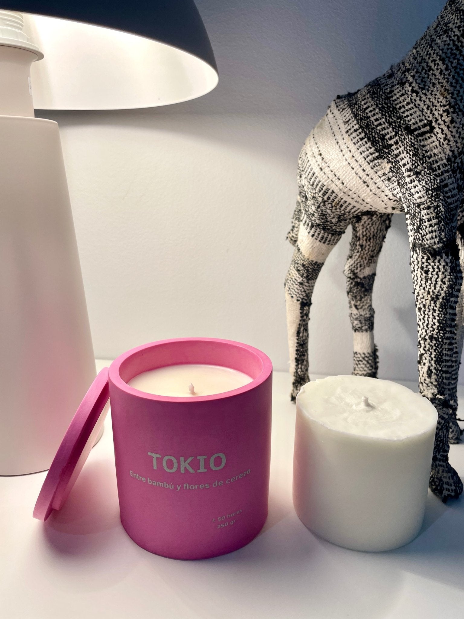 Pack Recarga + Vela Aromática Tokio 250gr - Vibras Artesanía