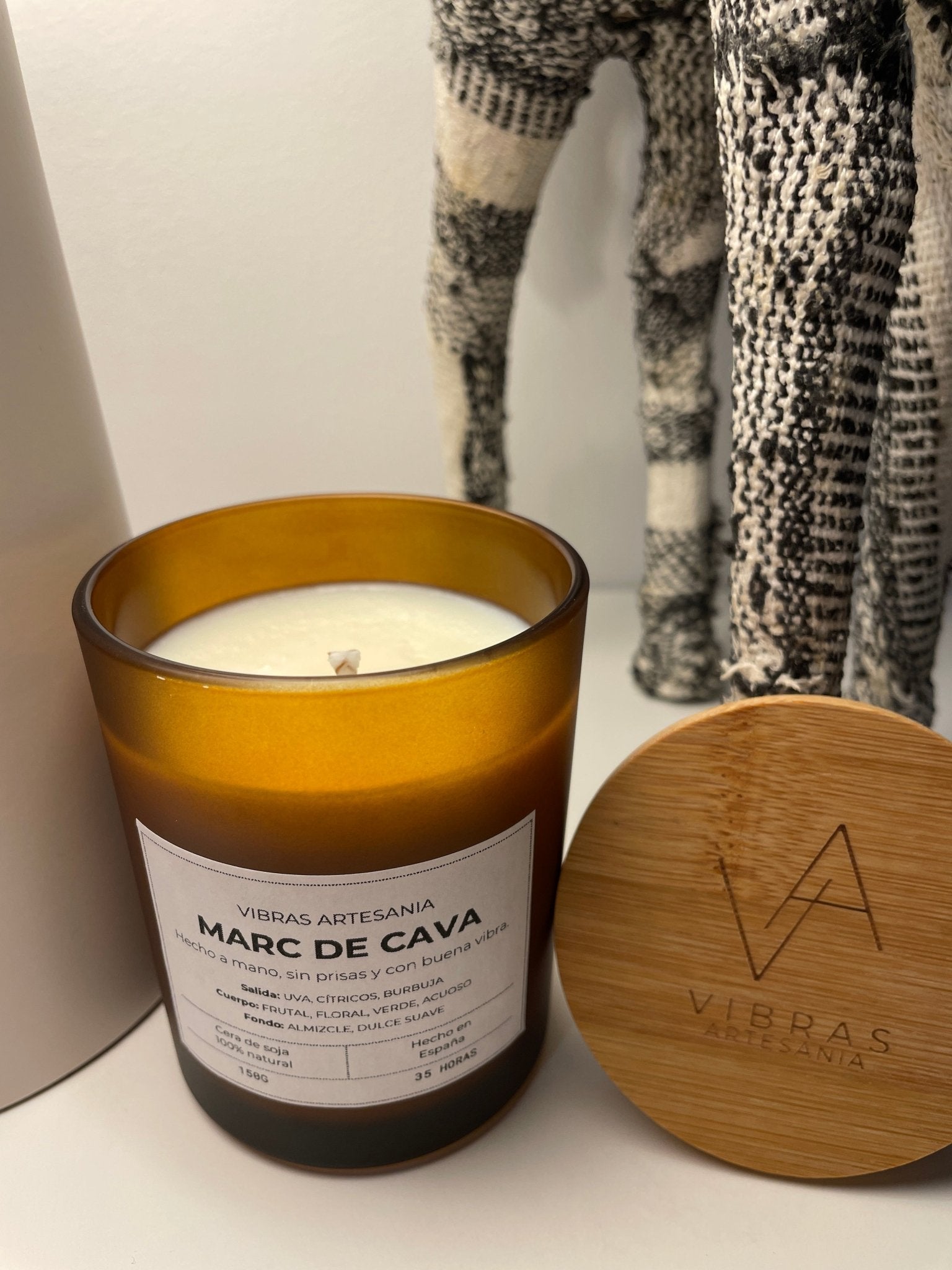 Vela Aromática Marc de Cava 150gr - Vibras Artesanía