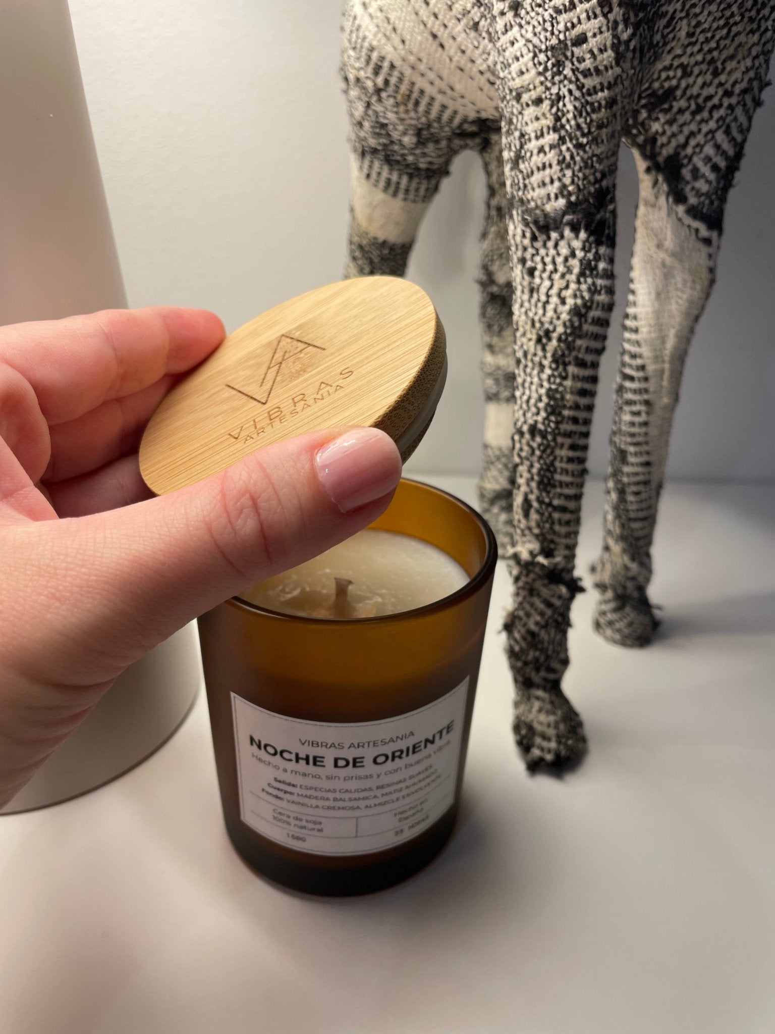 Vela Aromática Noche de Oriente 150gr - Vibras Artesanía