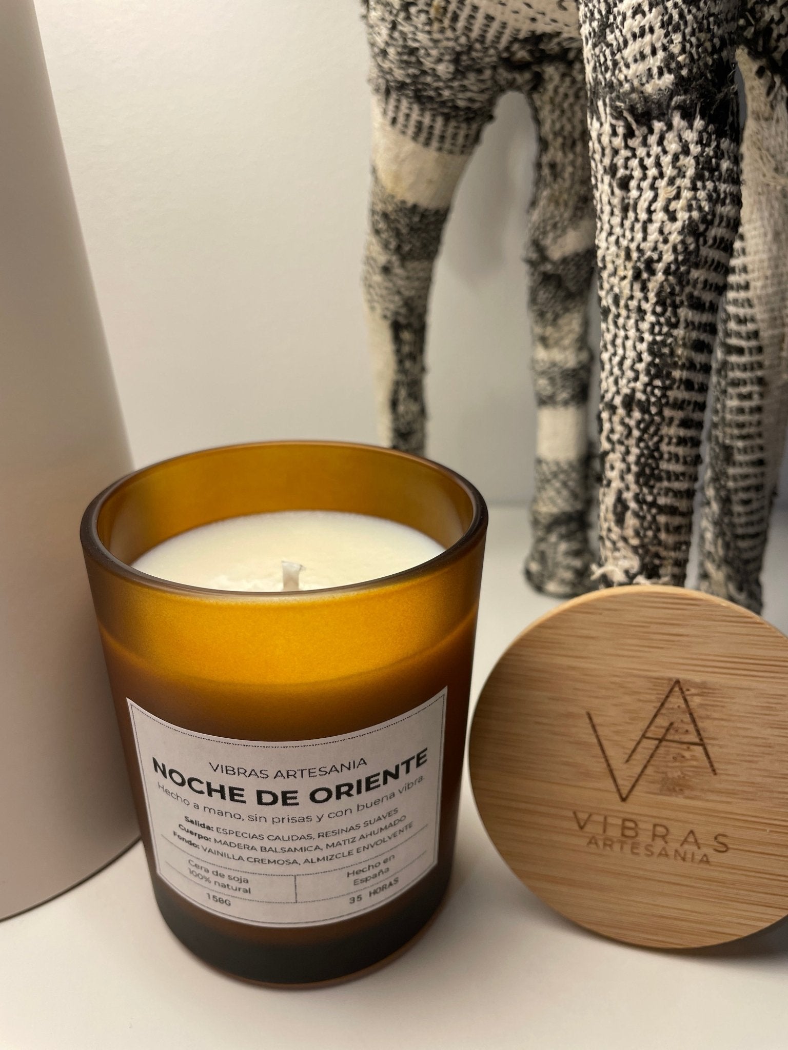 Vela Aromática Noche de Oriente 150gr - Vibras Artesanía