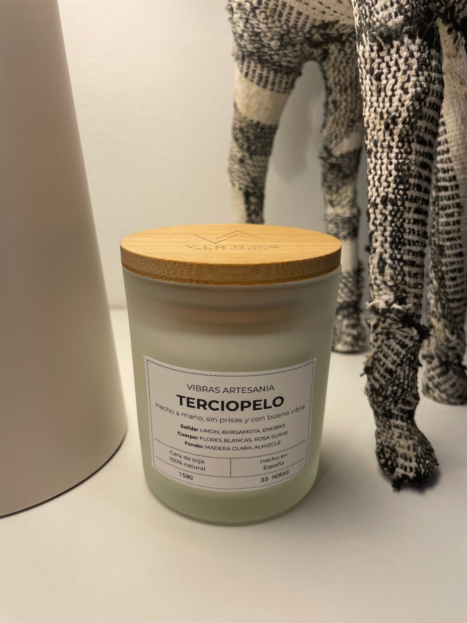 Vela Aromática Terciopelo 150gr - Vibras Artesanía