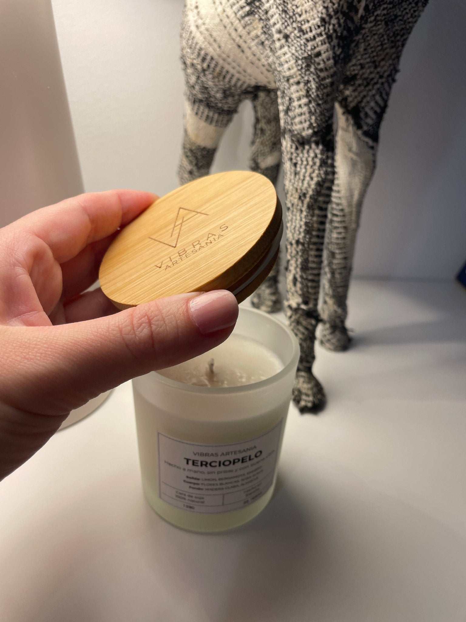 Vela Aromática Terciopelo 150gr - Vibras Artesanía