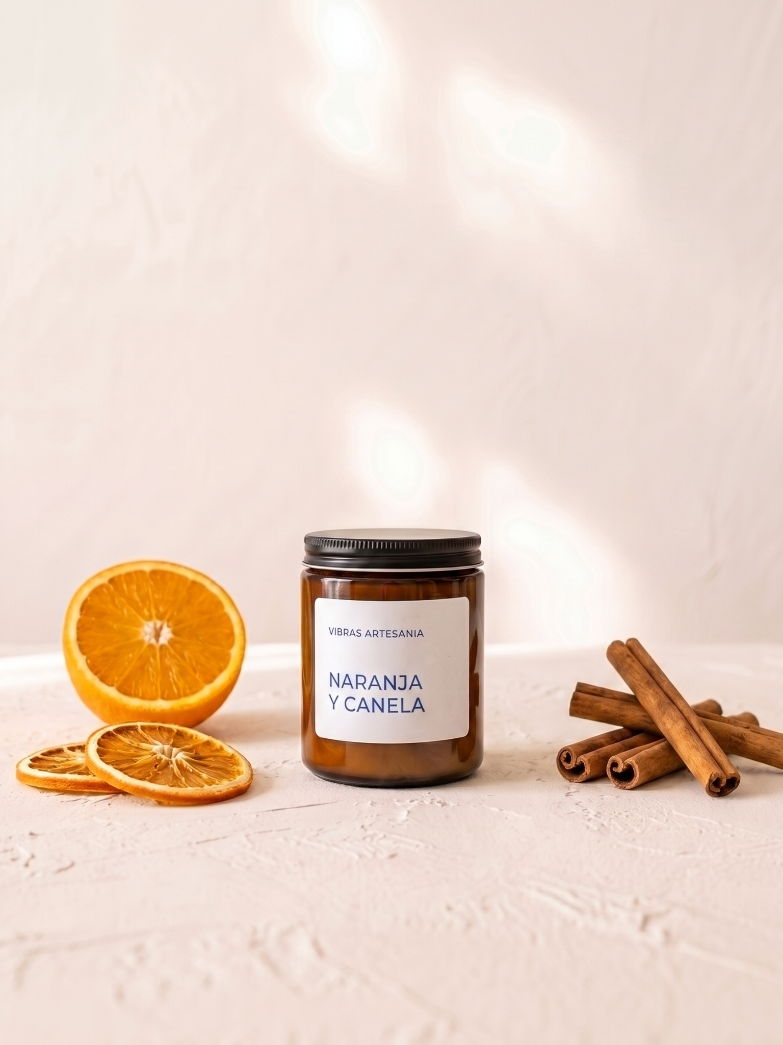 Vela naranja y canela